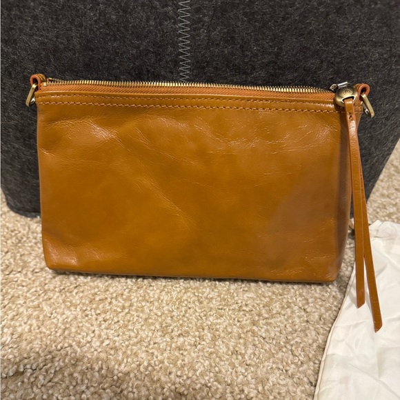 HOBO Elegant Tan (Truffle) Leather Crossbody Bag - Picture 7 of 9